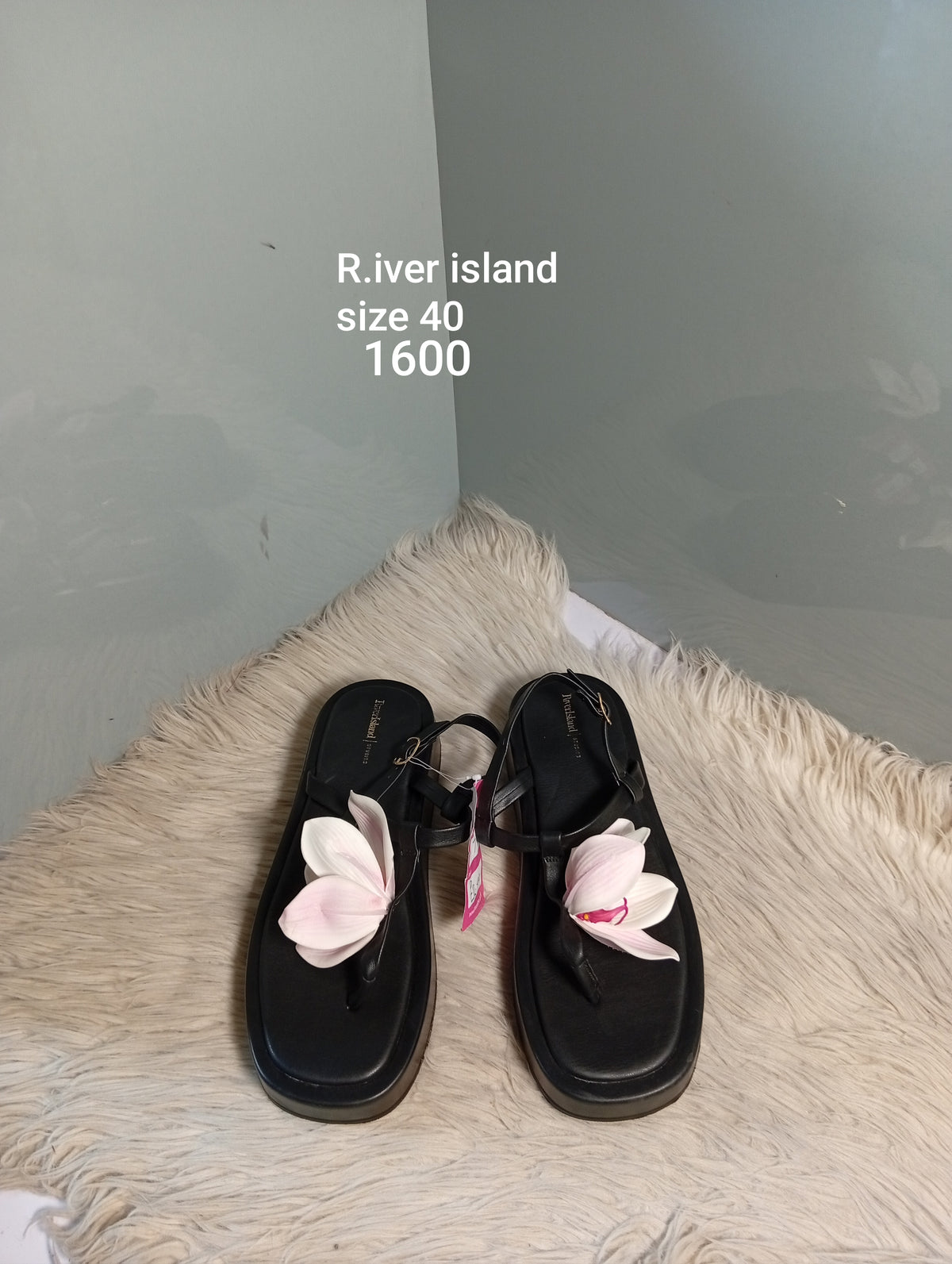 River Island 40