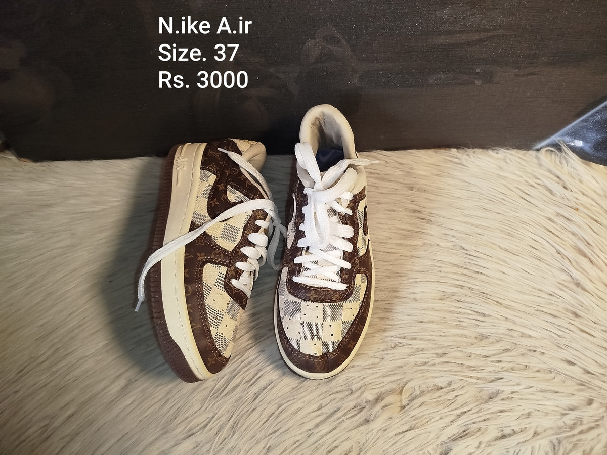 Nike 37