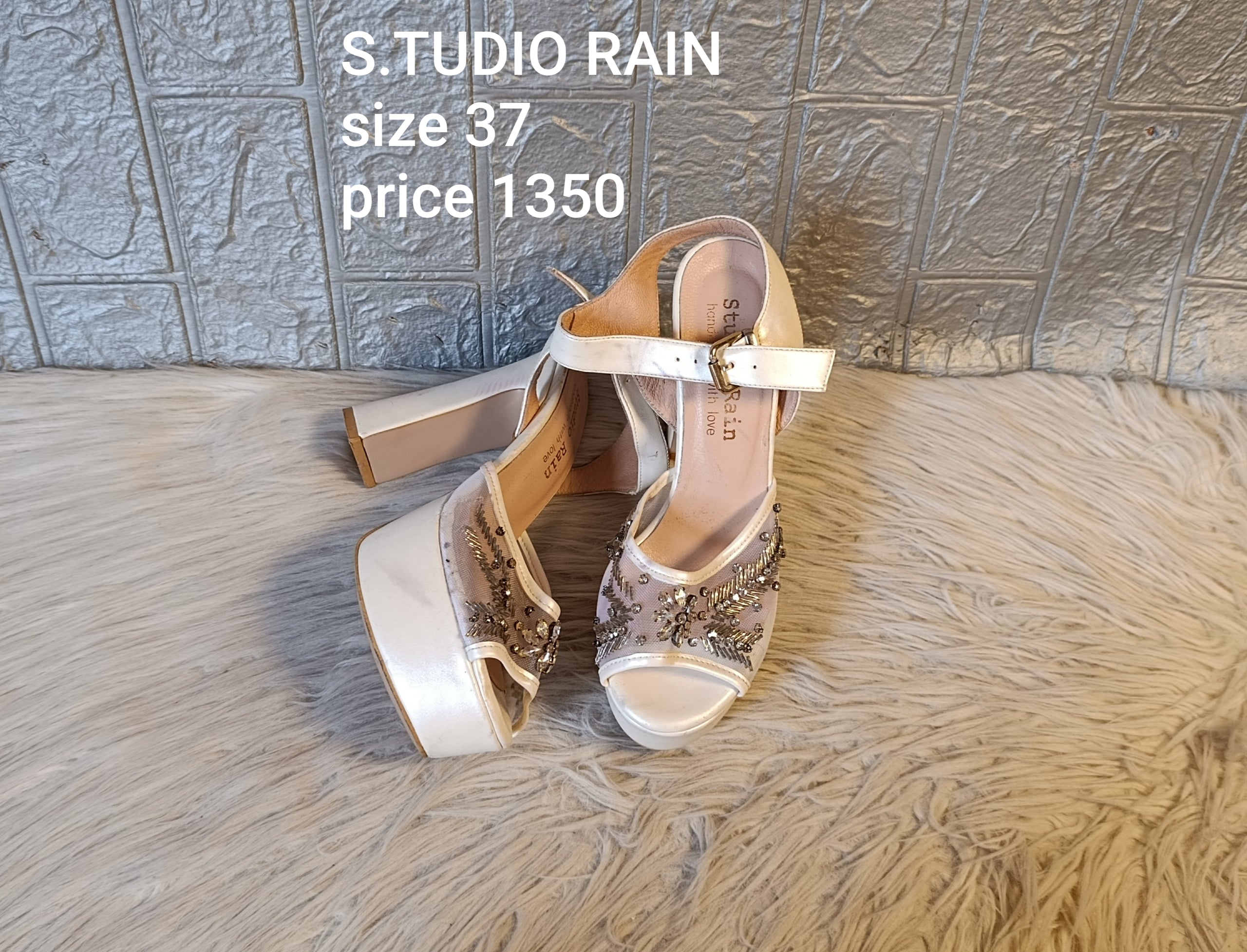 Studio rain 37