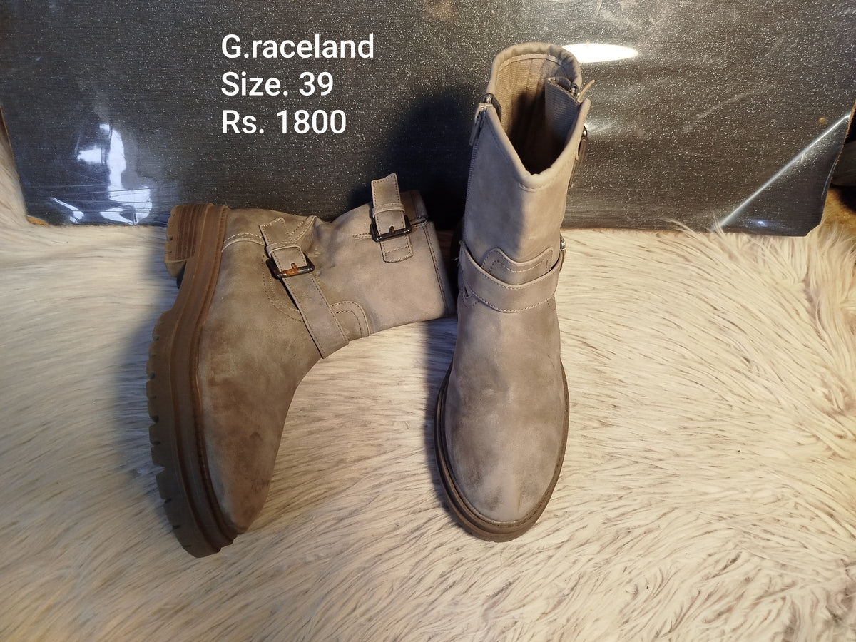 Graceland 39