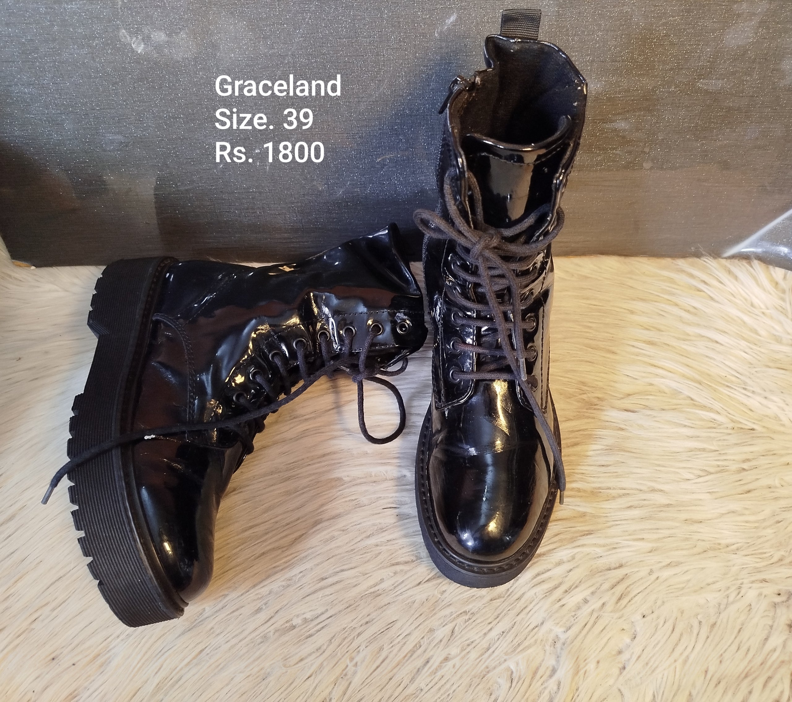 Graceland 39