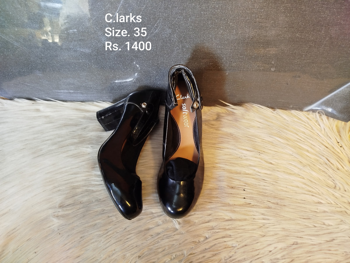Clarks 35