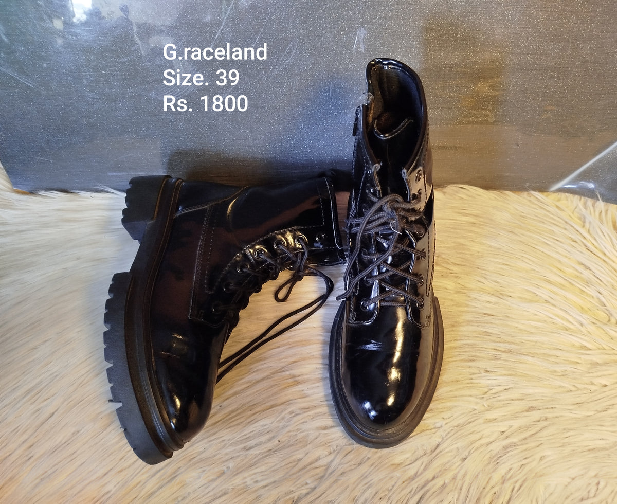 Graceland 39