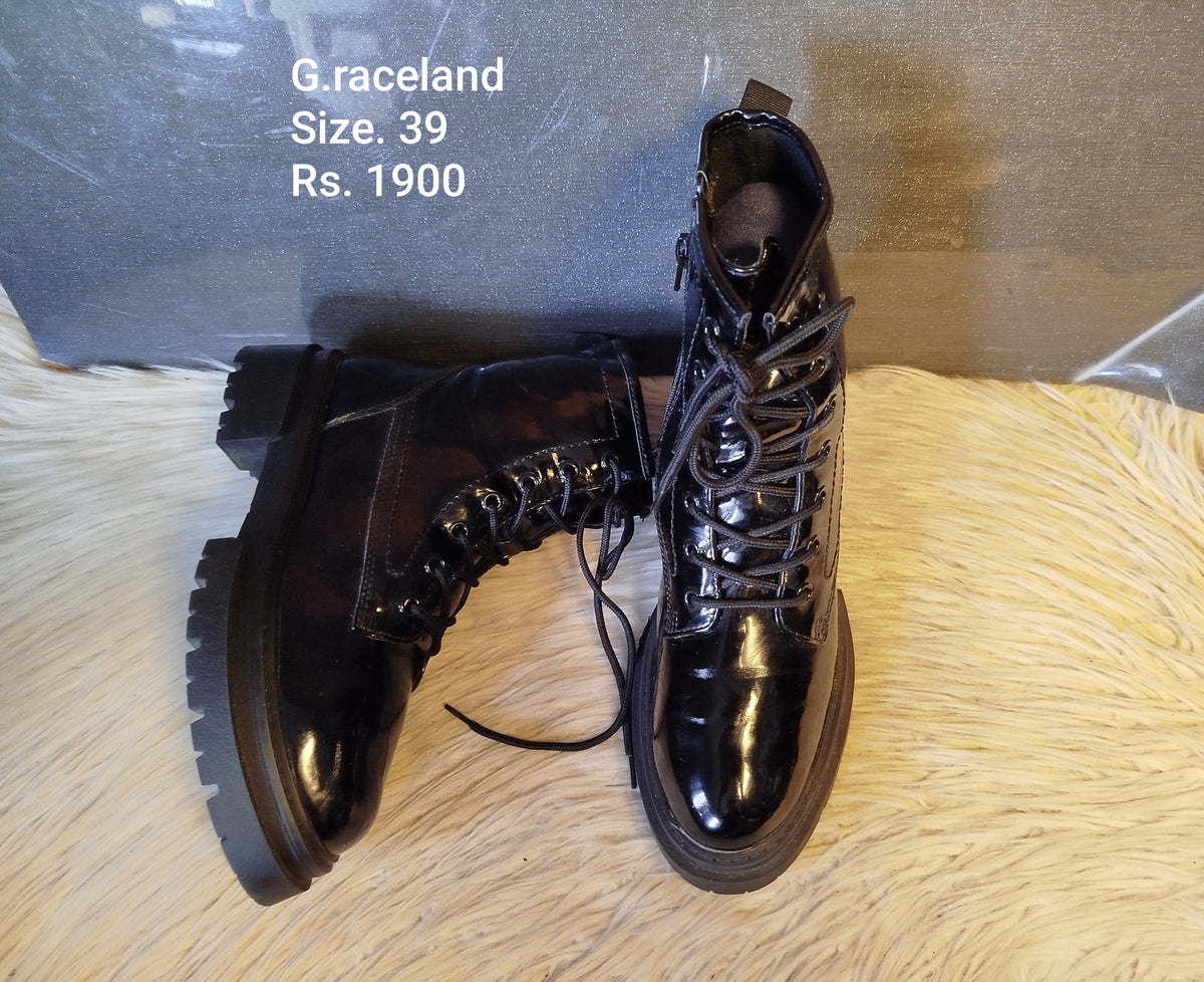 Graceland 39
