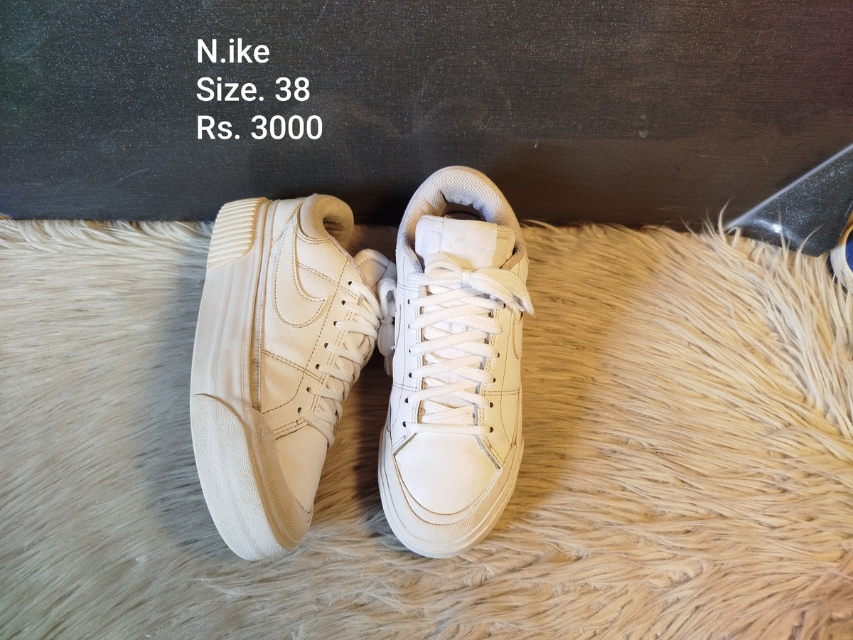 Nike 38