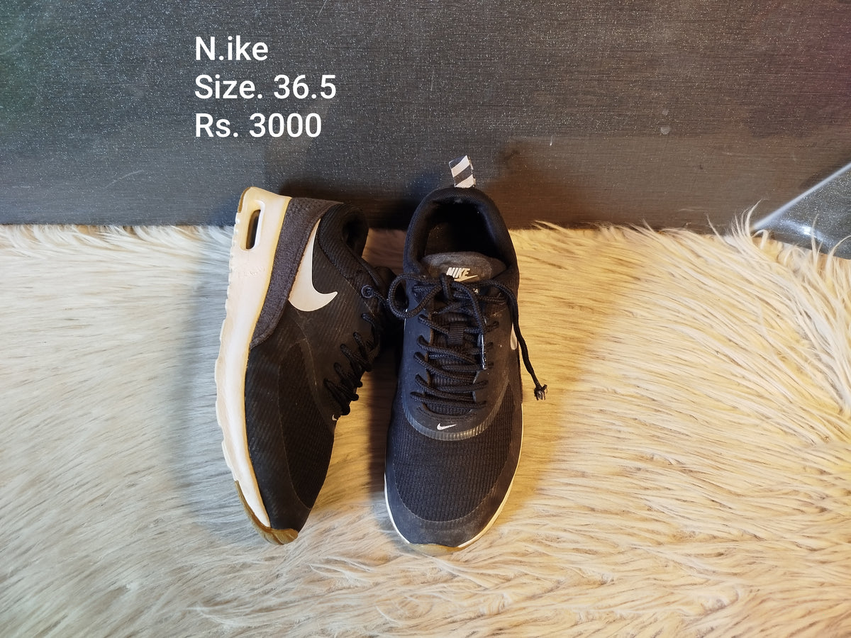 Nike 36.5