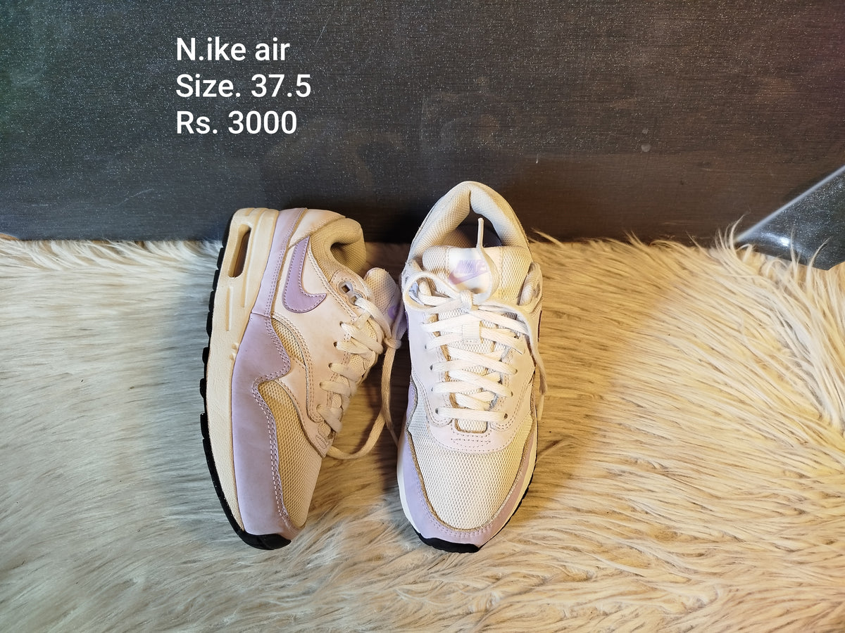 Nike air 37.5