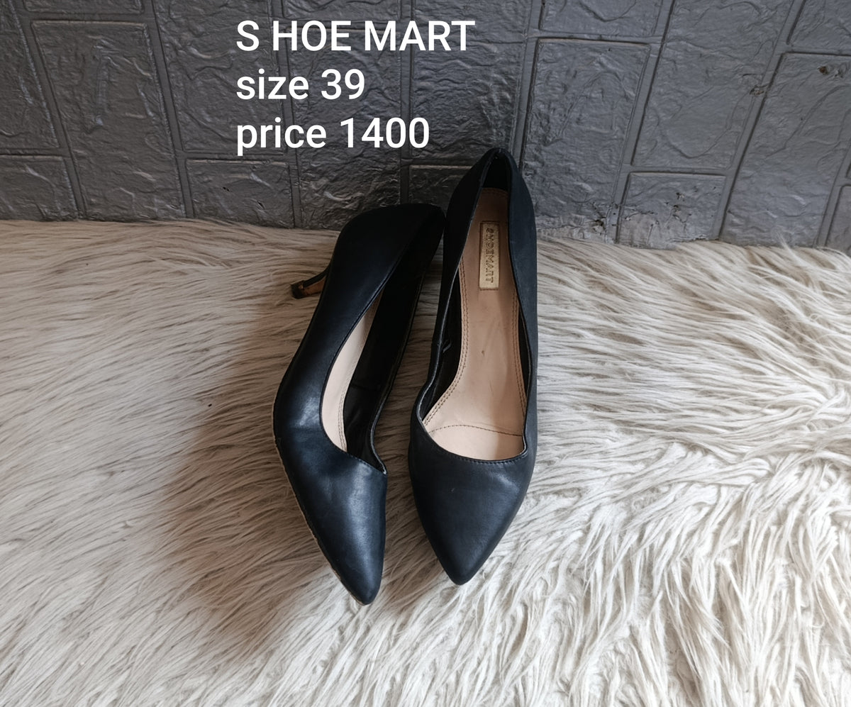 Shoe mart 39
