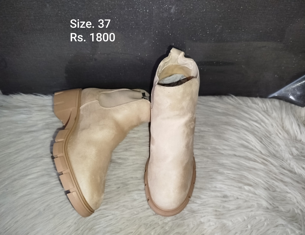 Boots 37