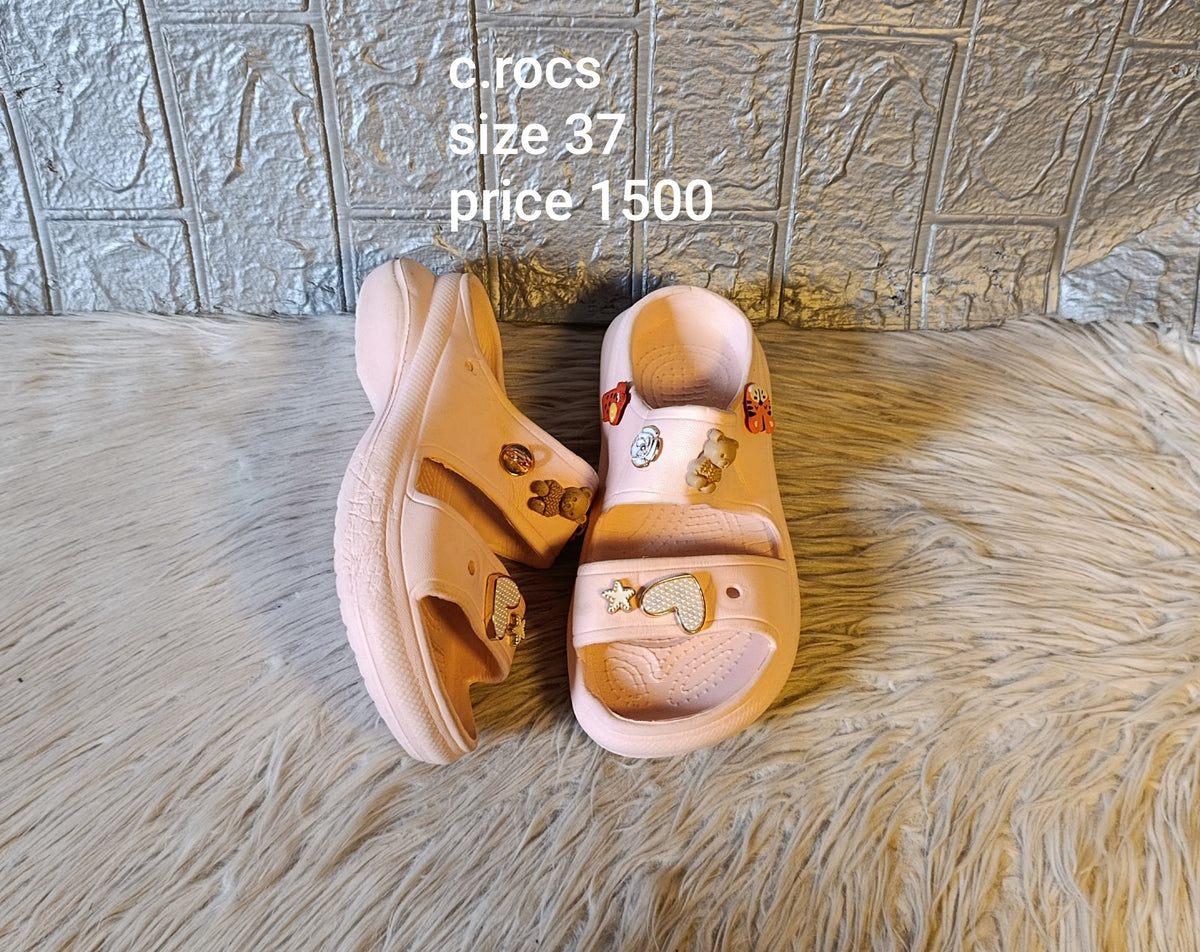 Crocs 37