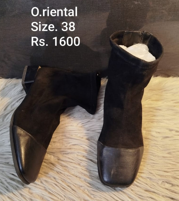 Oriental ladies boots
