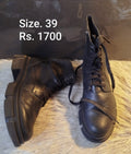 Black casual boots