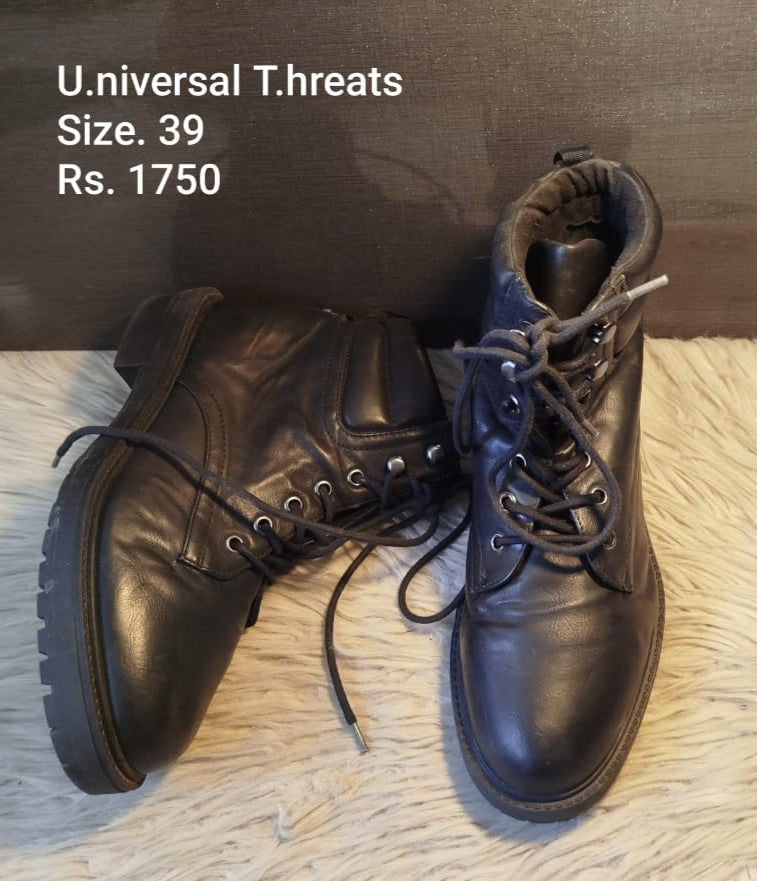 Universal threats men boots