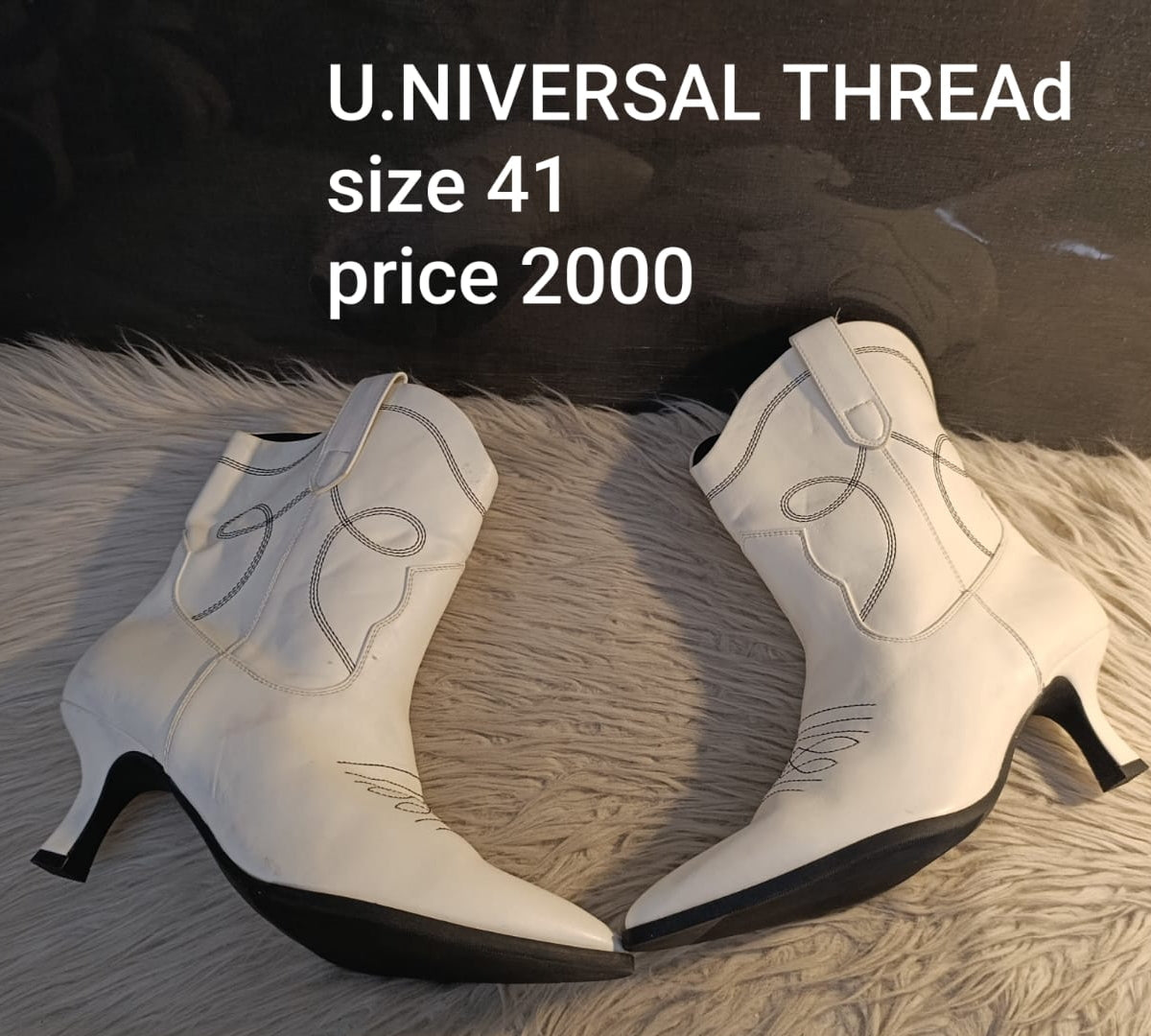 Universal threads boots