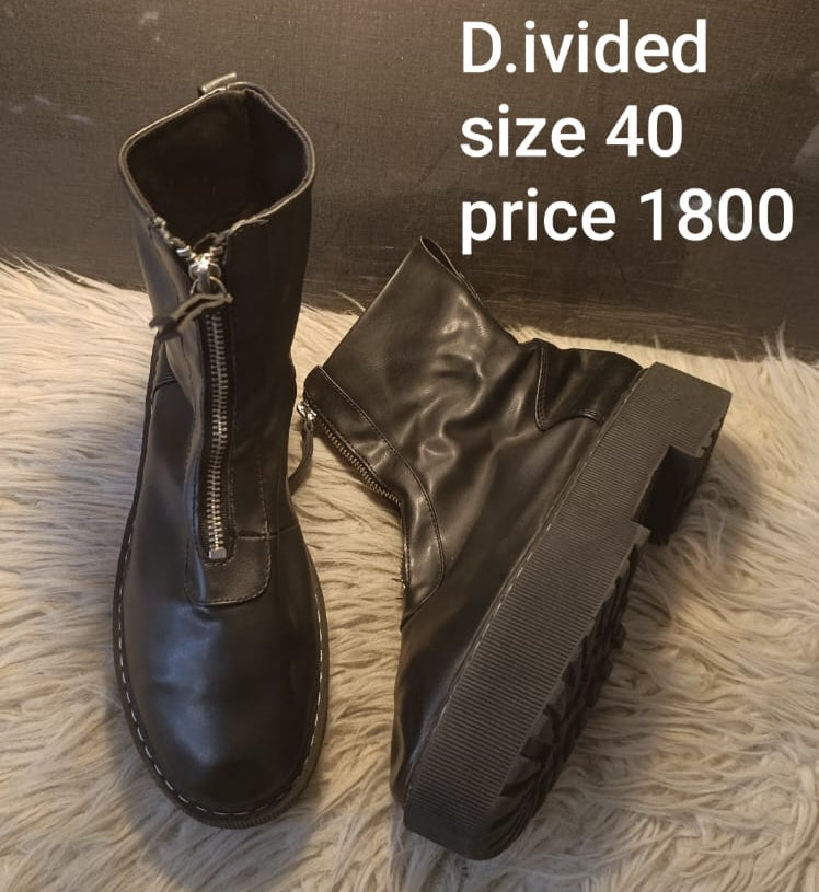 Divided boots