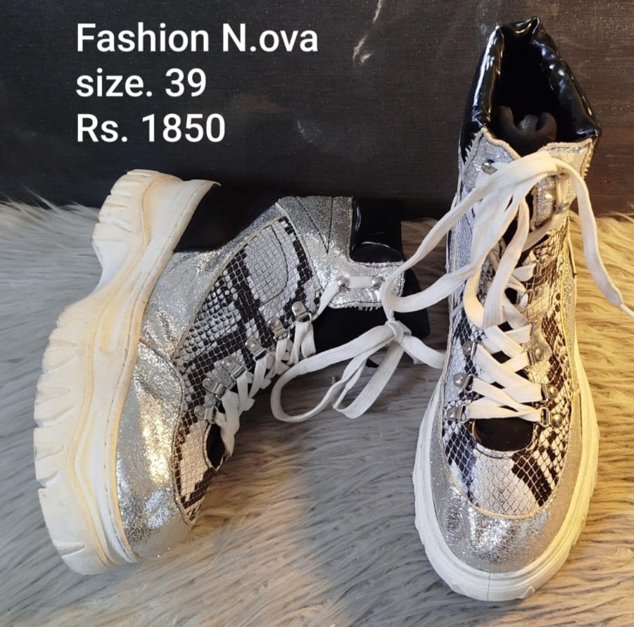 Fashion Nova boots