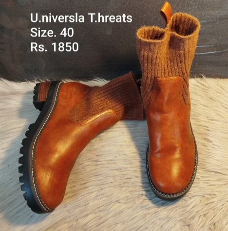 Universal threats boots