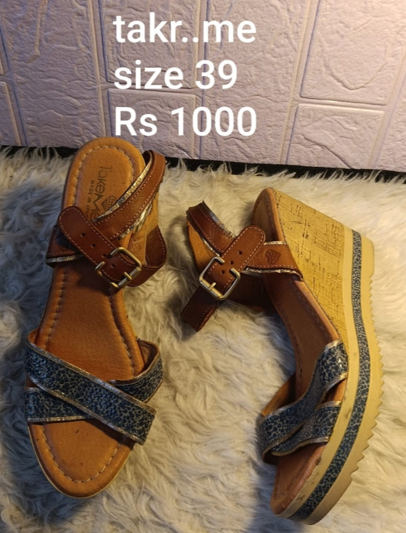 Takrme sandals