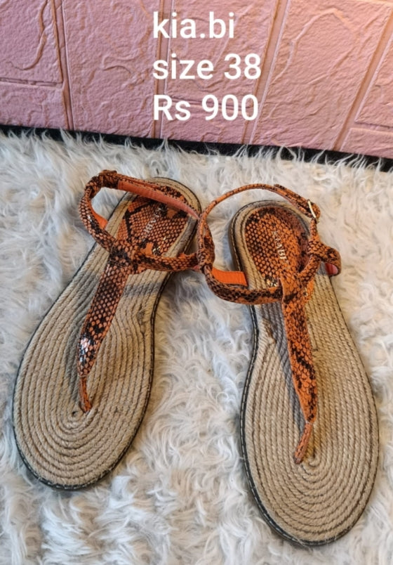 Kia bi flat sandals