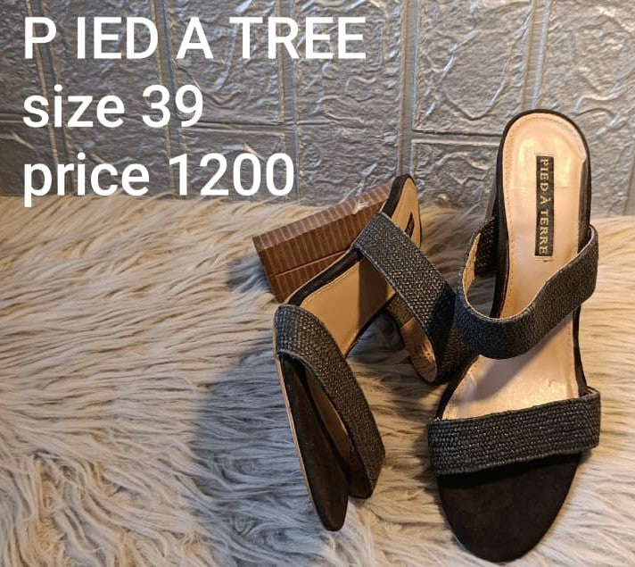 PIED A TREE 39