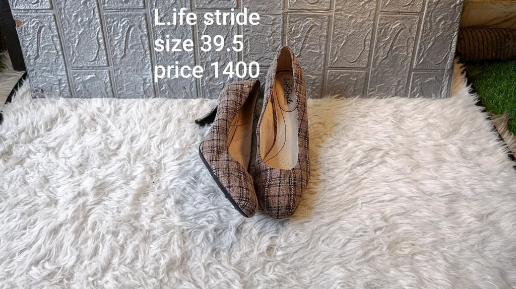 LIFE STRIDE 39.5