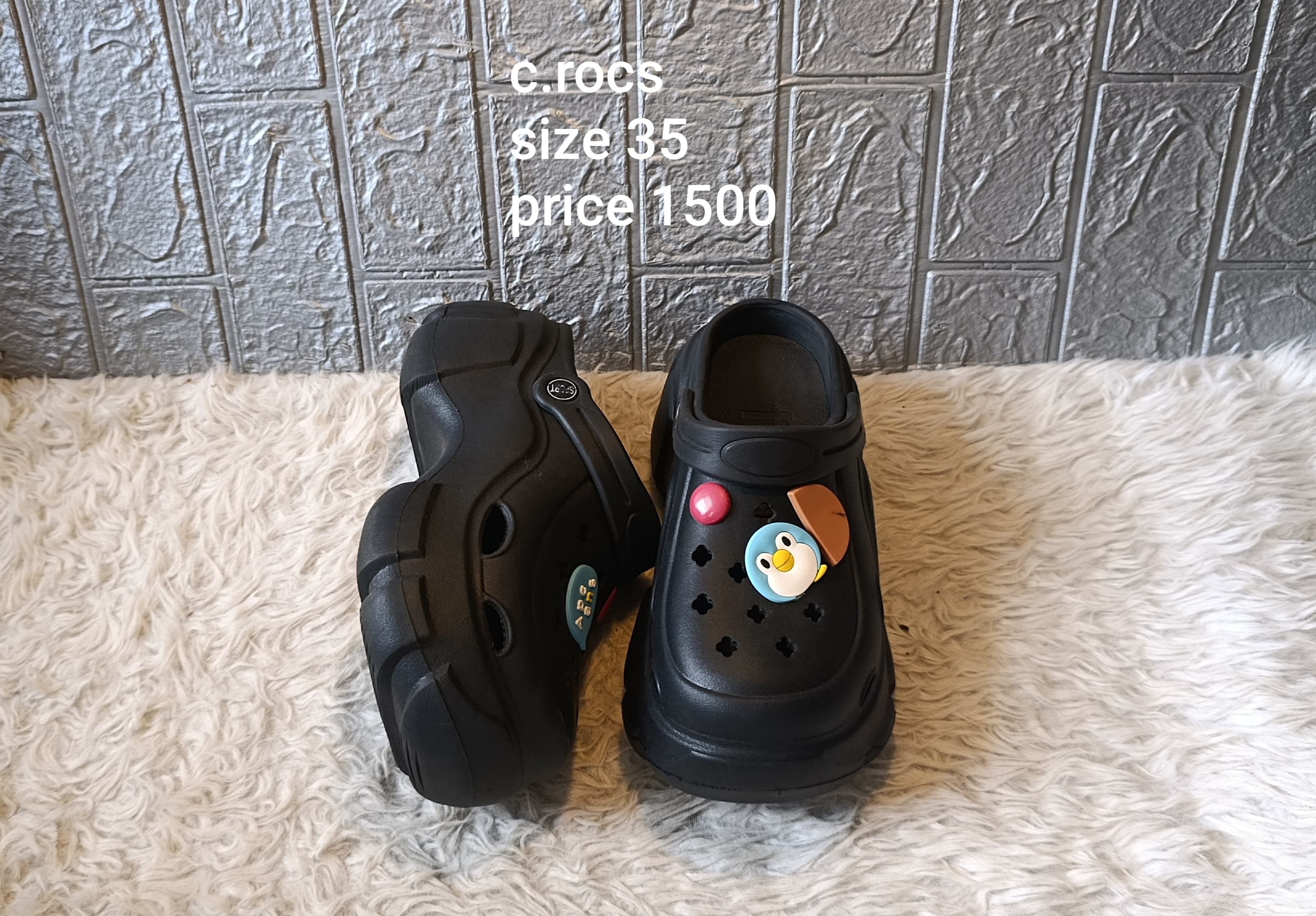 Crocs 35