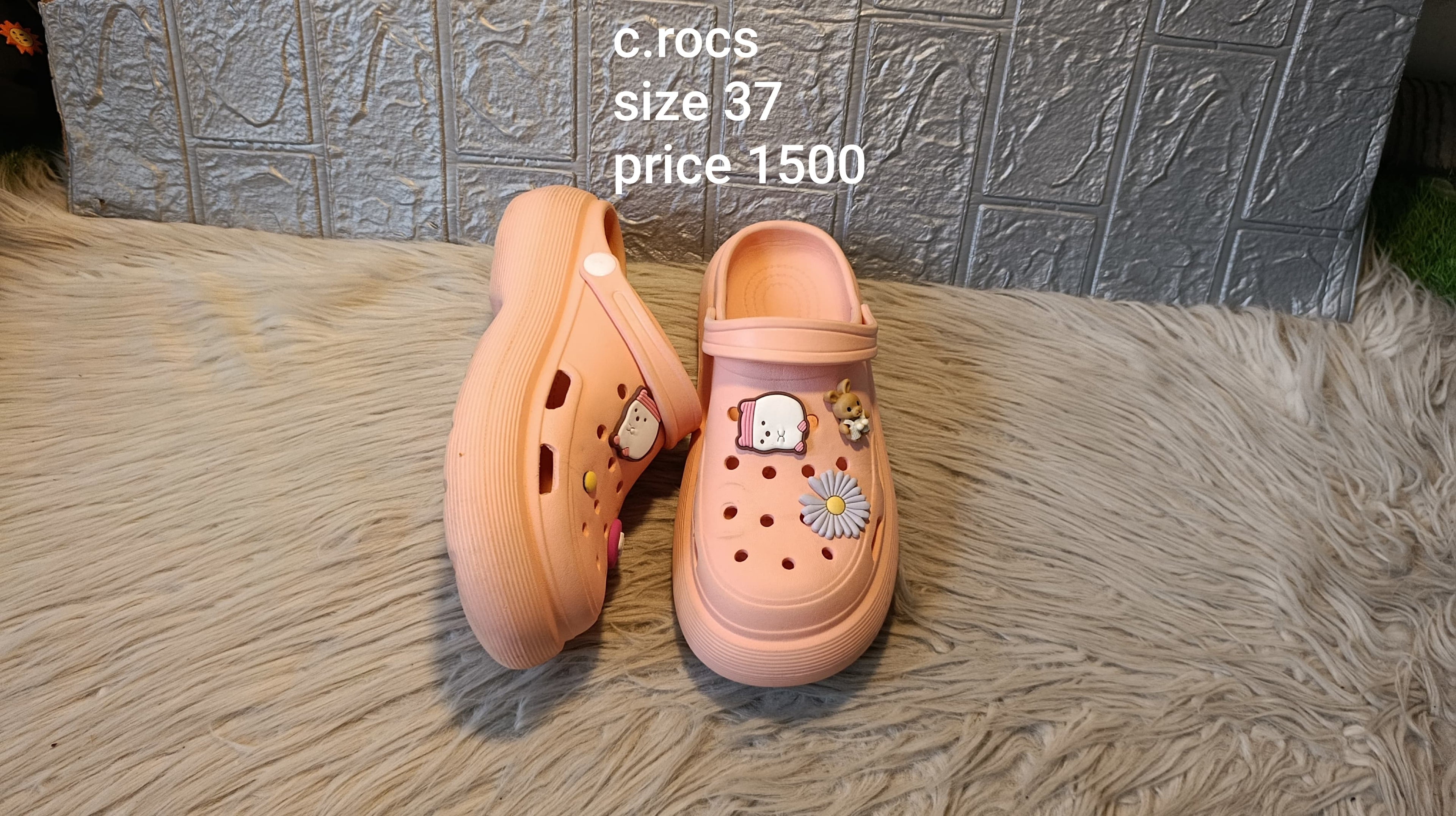 Crocs 37