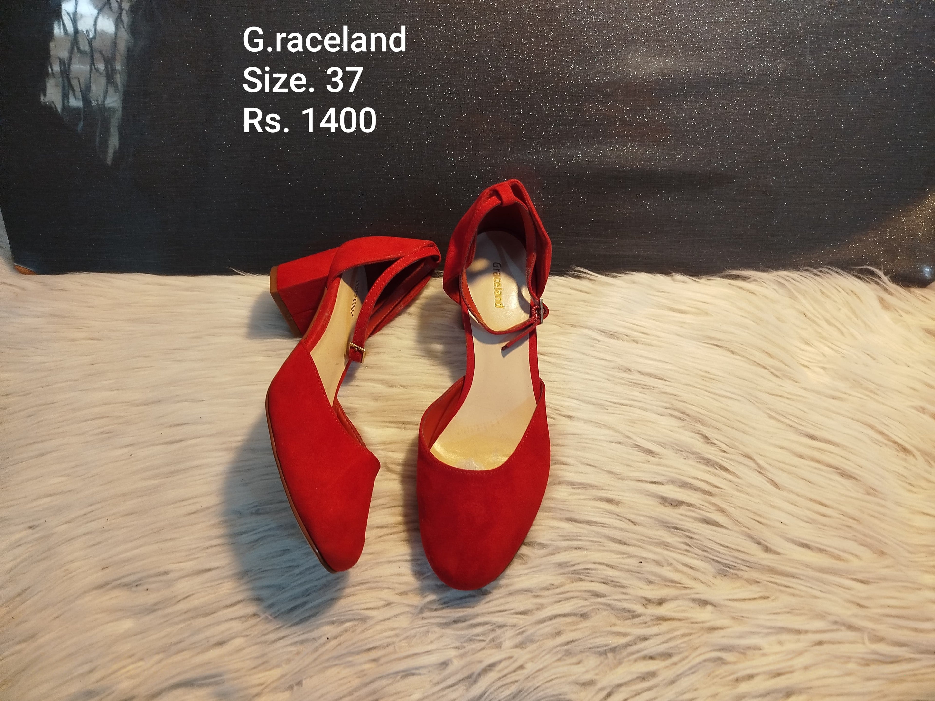Graceland 37