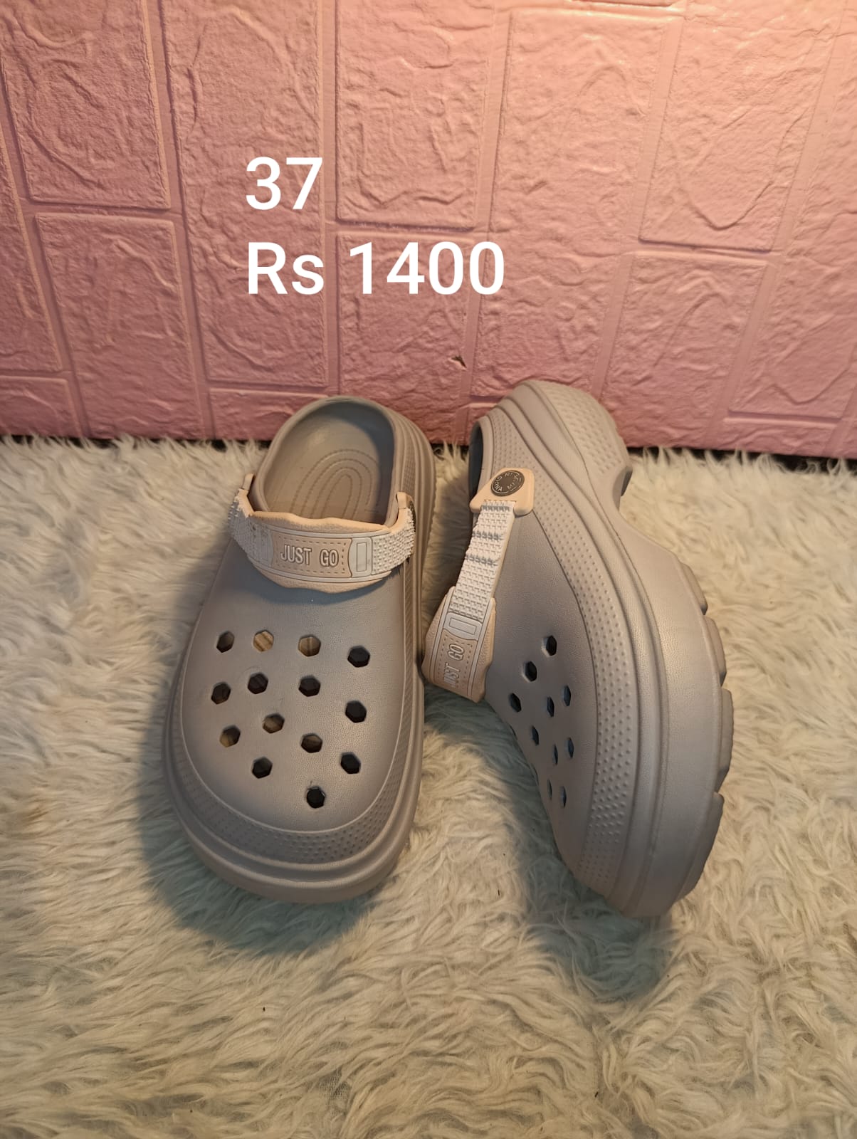 Crocs 37