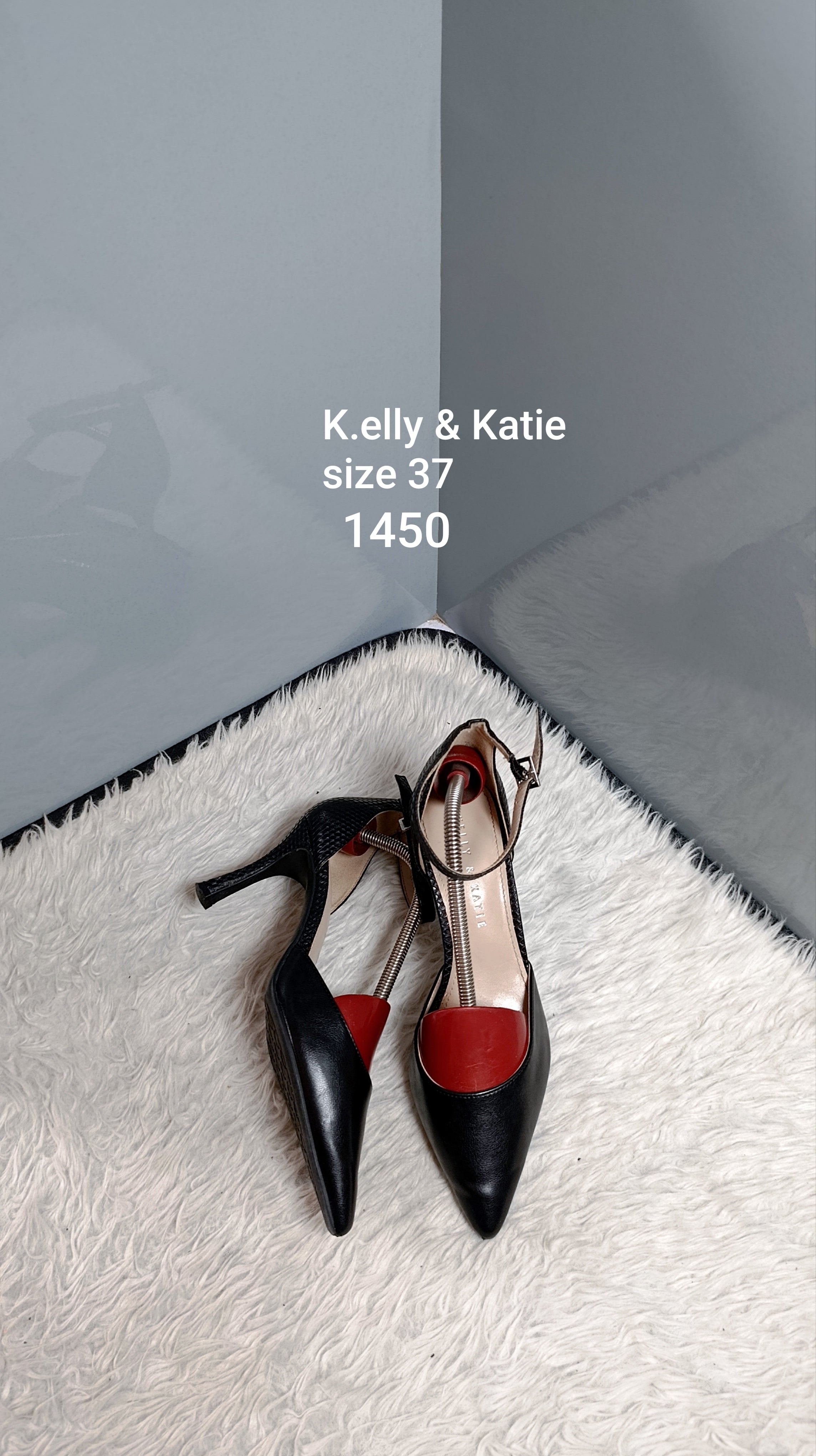 Kelly & katie 37