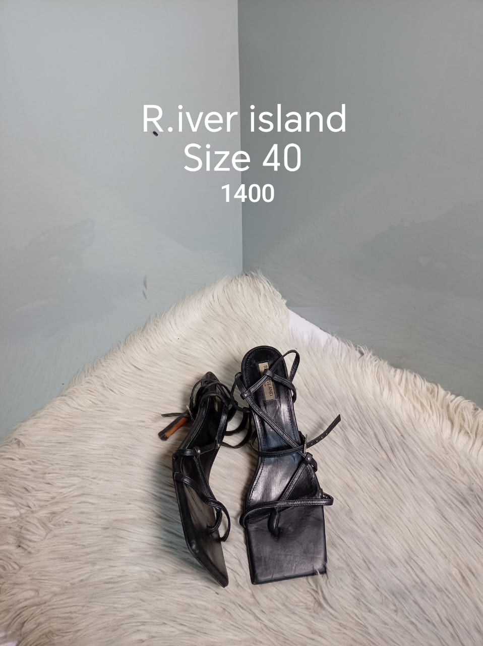 River Island 40