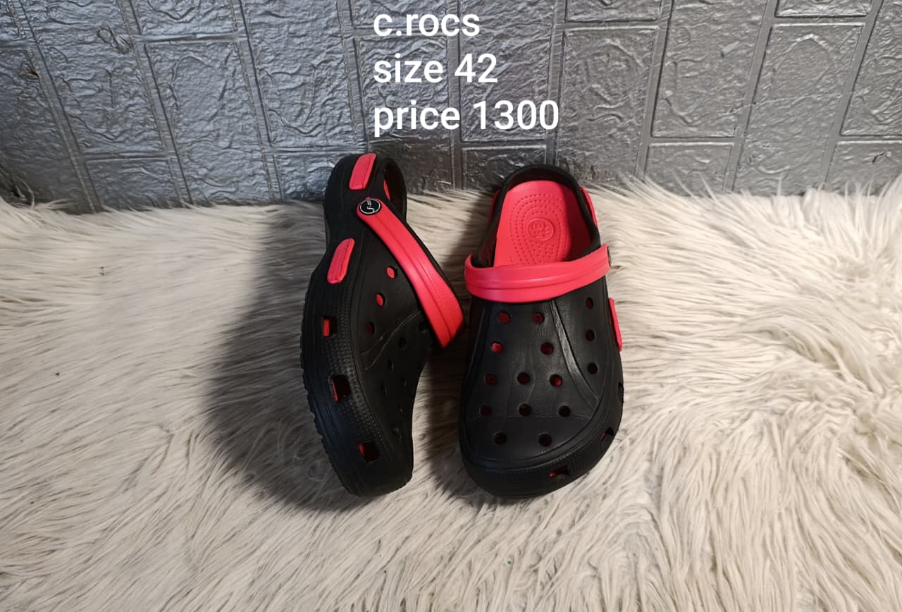 Crocs 42