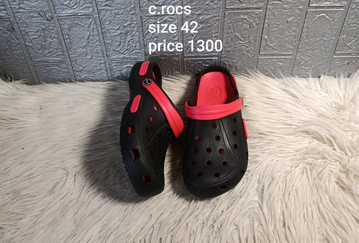 Crocs 42