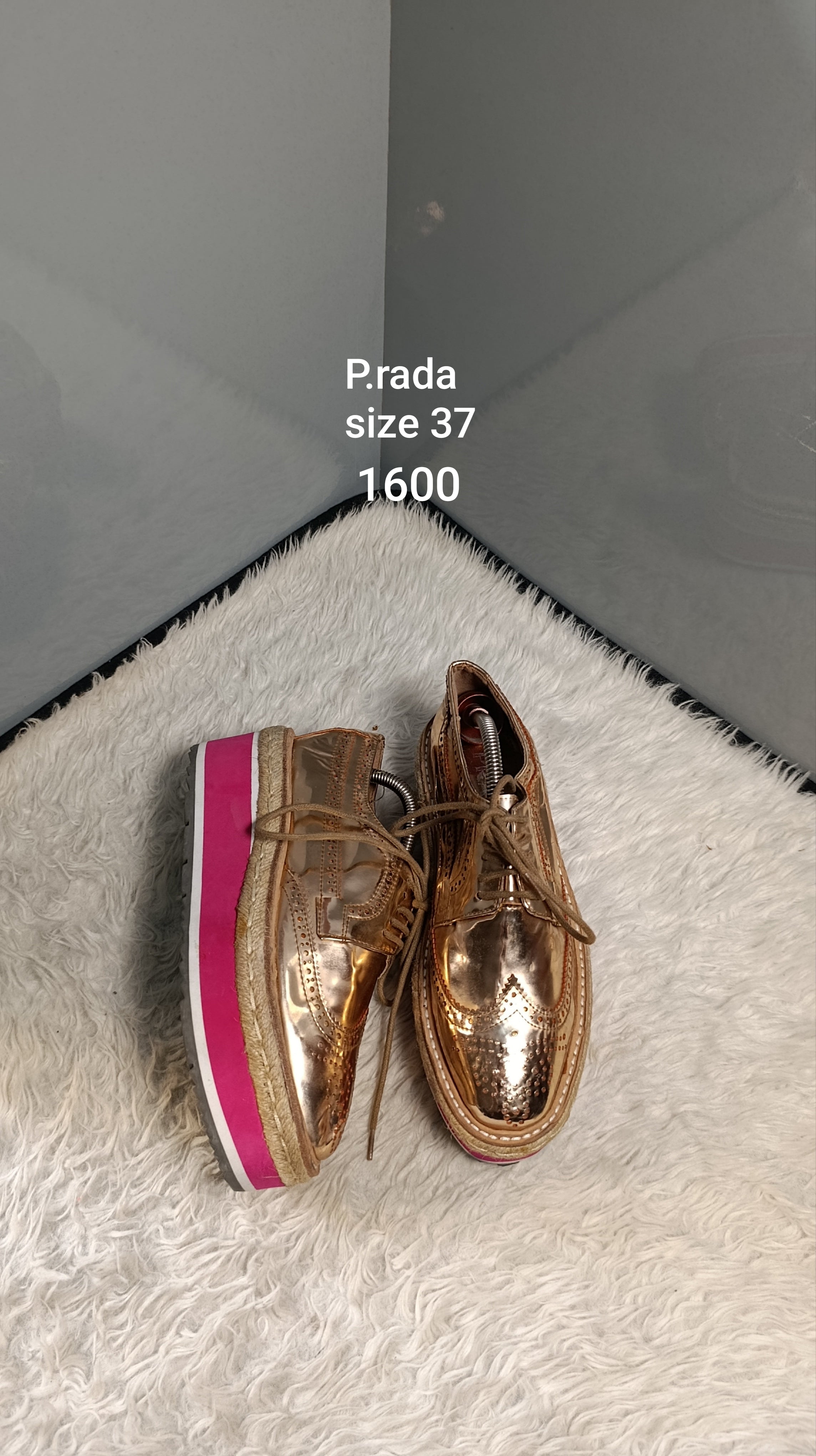 Prada 37