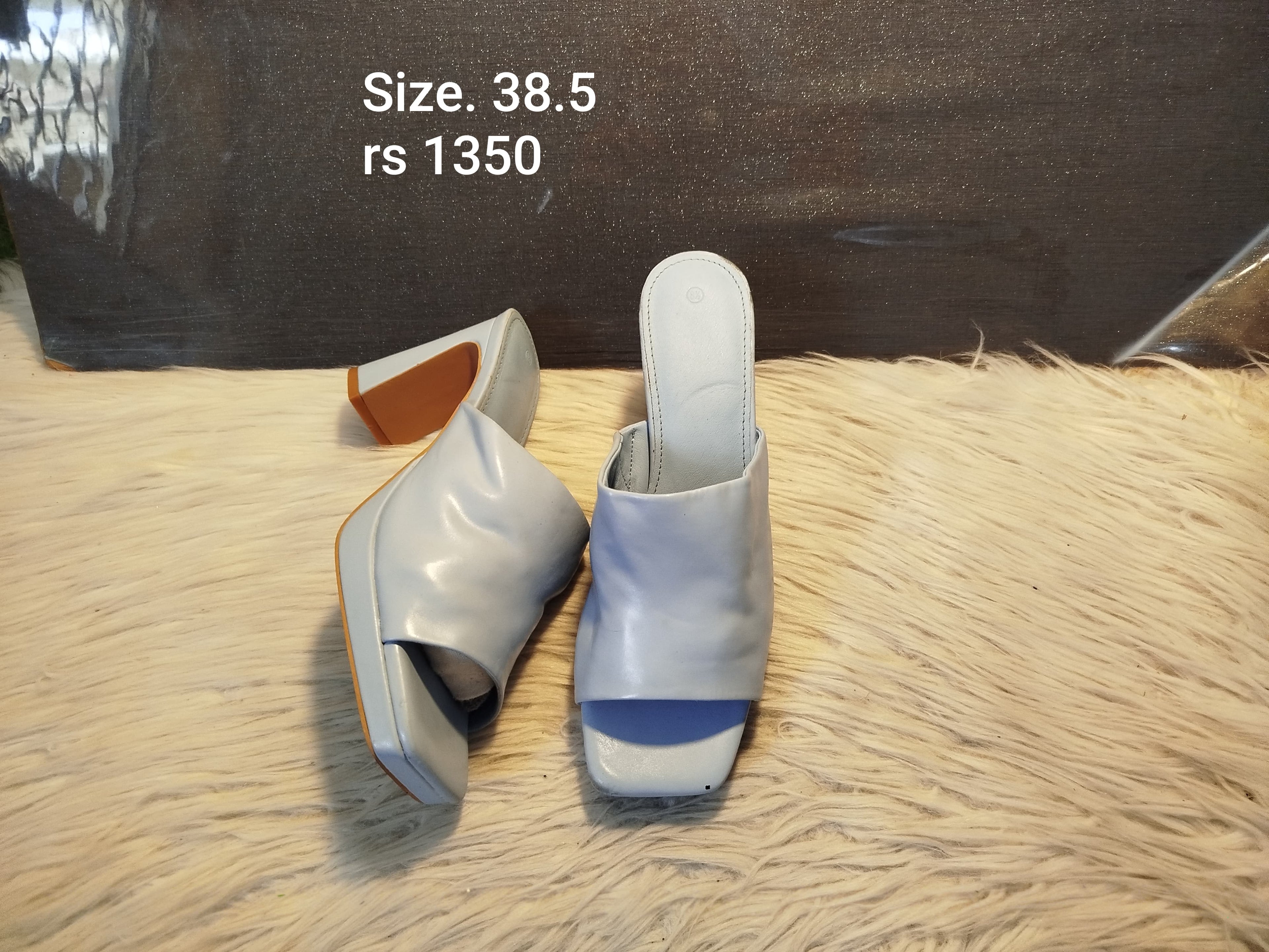 Heels 38.5