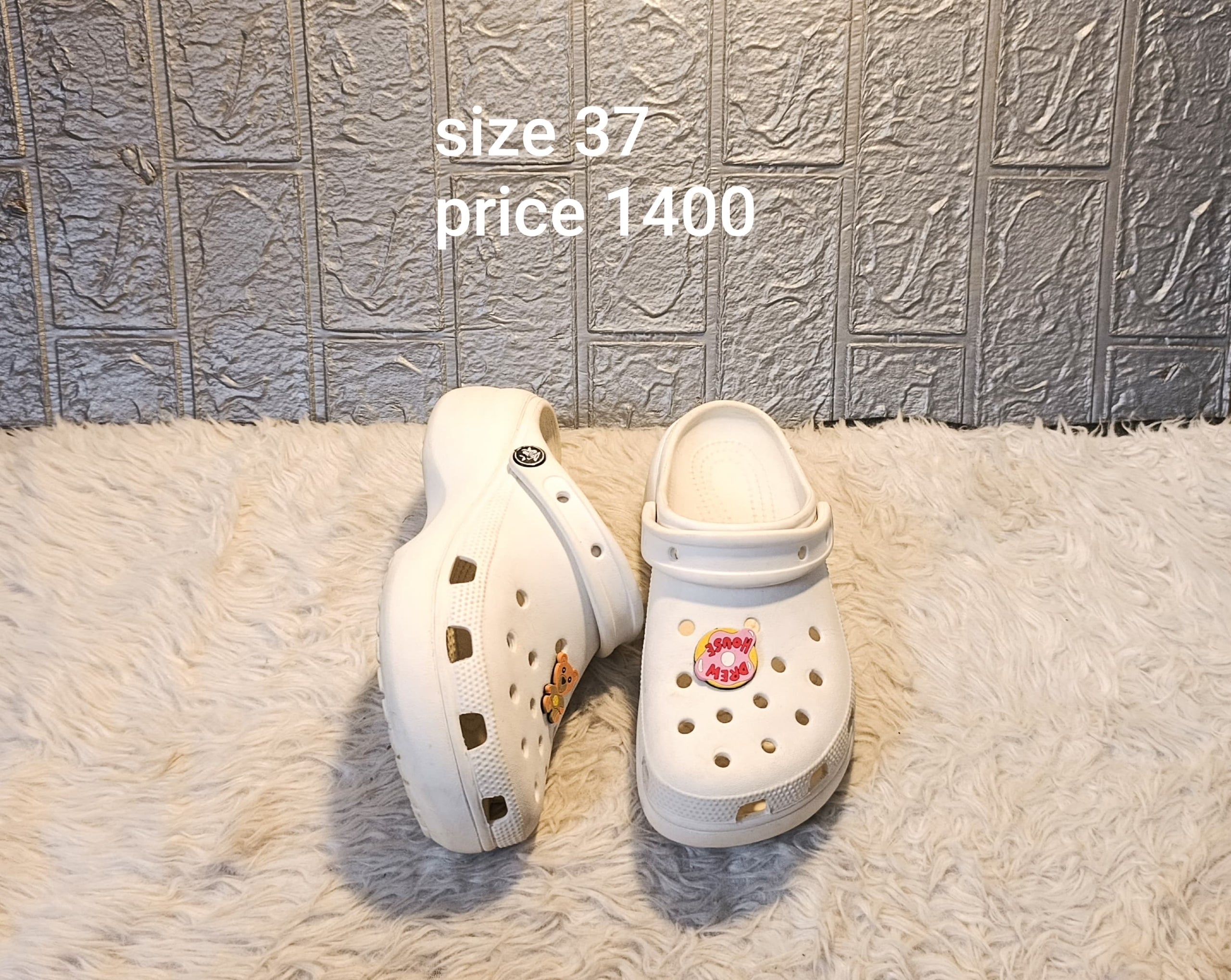 Crocs 37