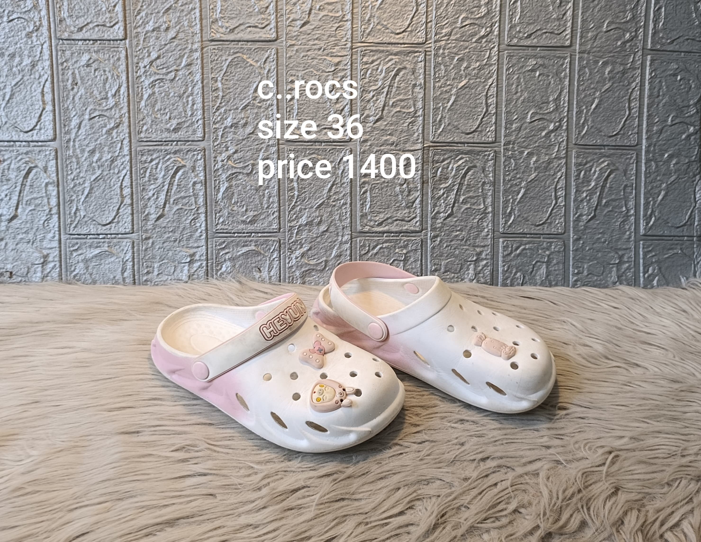 Crocs 36