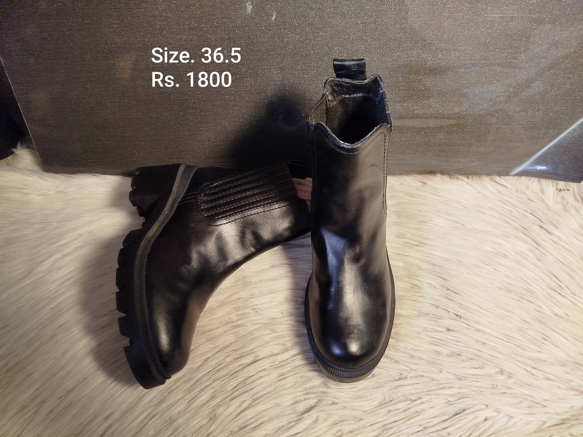 Boots 36.5