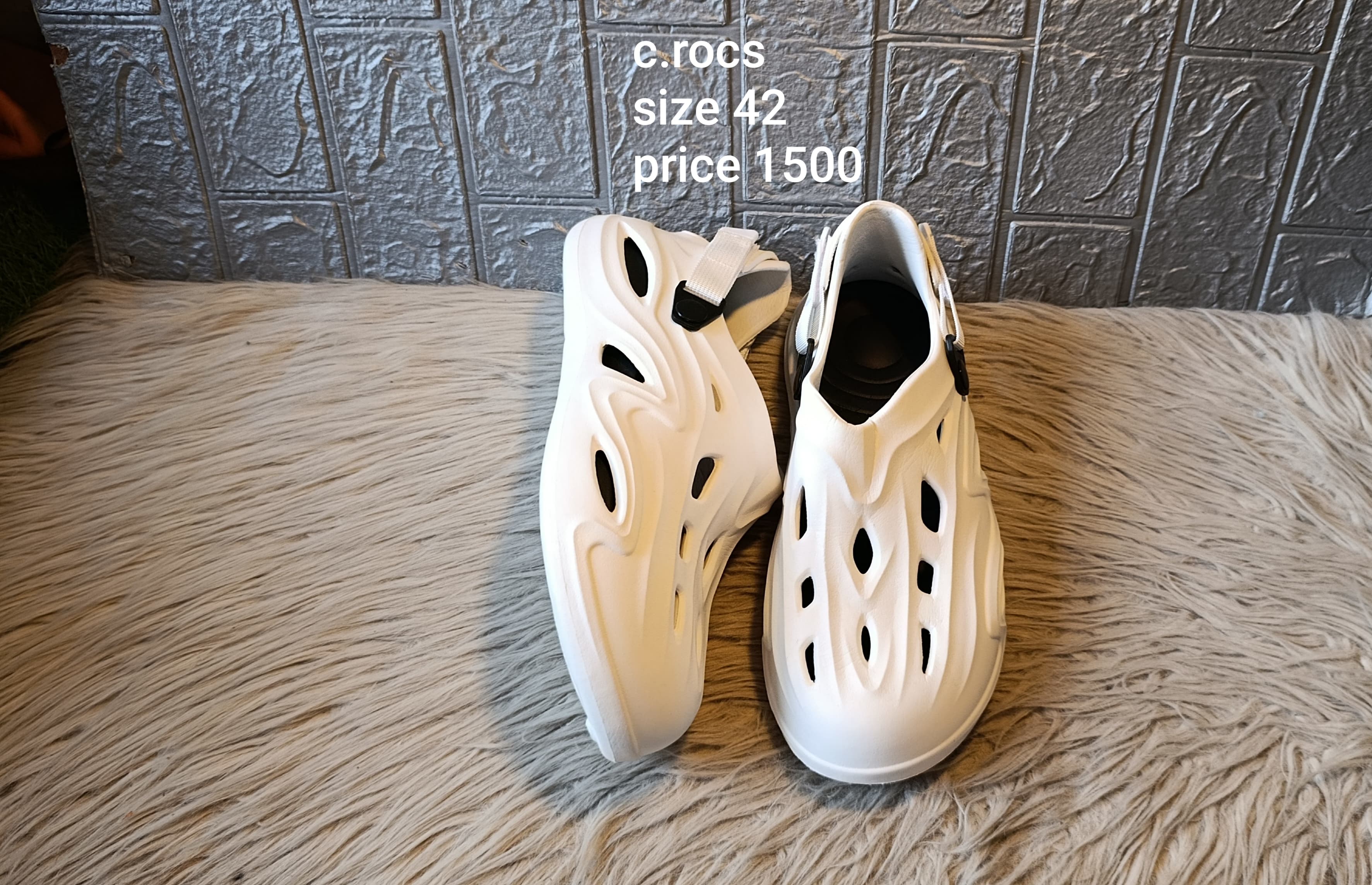 Crocs 42