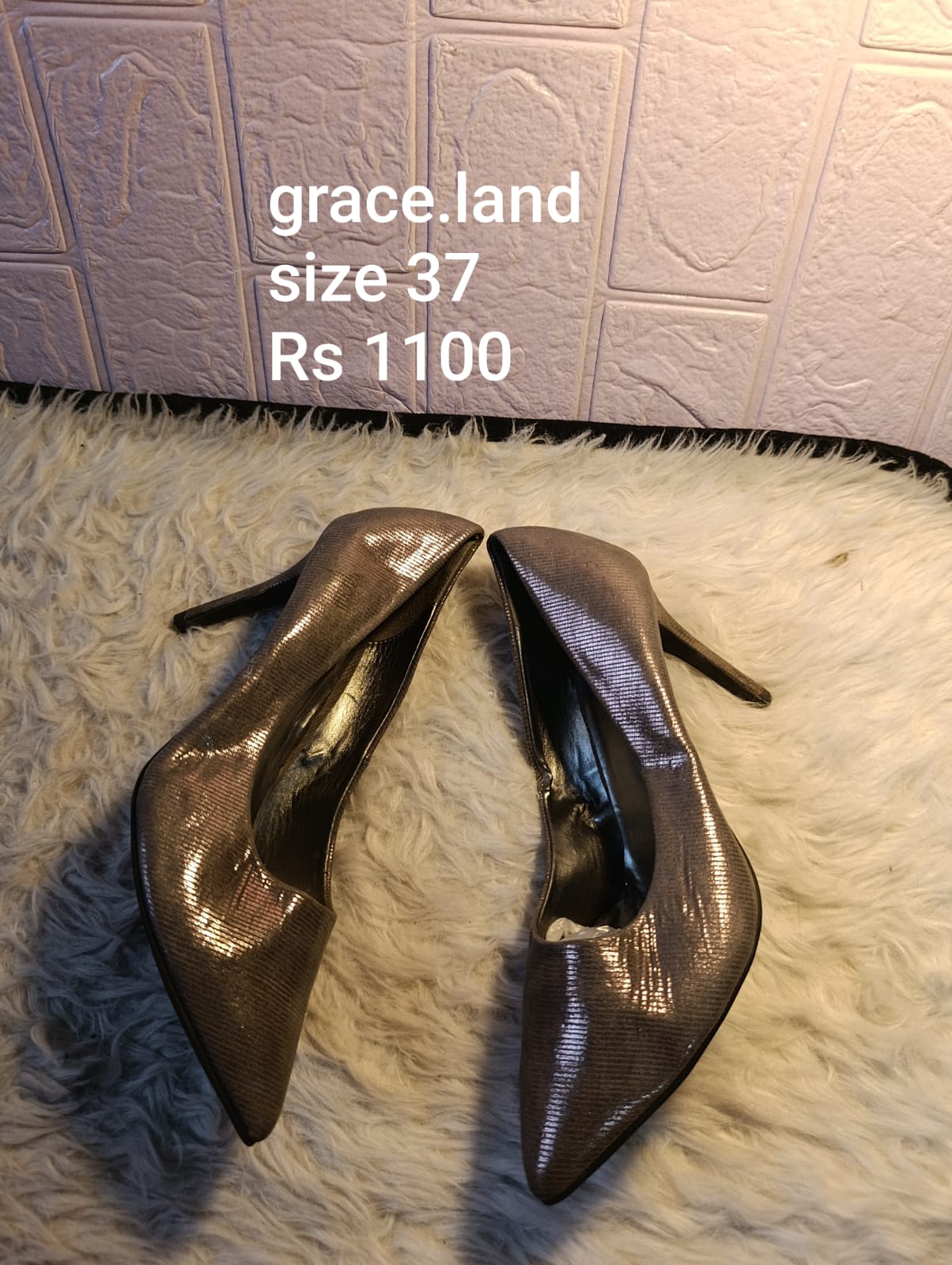 Graceland 37