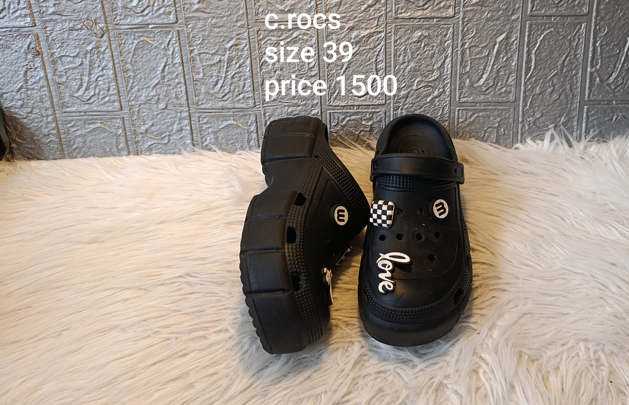 Crocs 39
