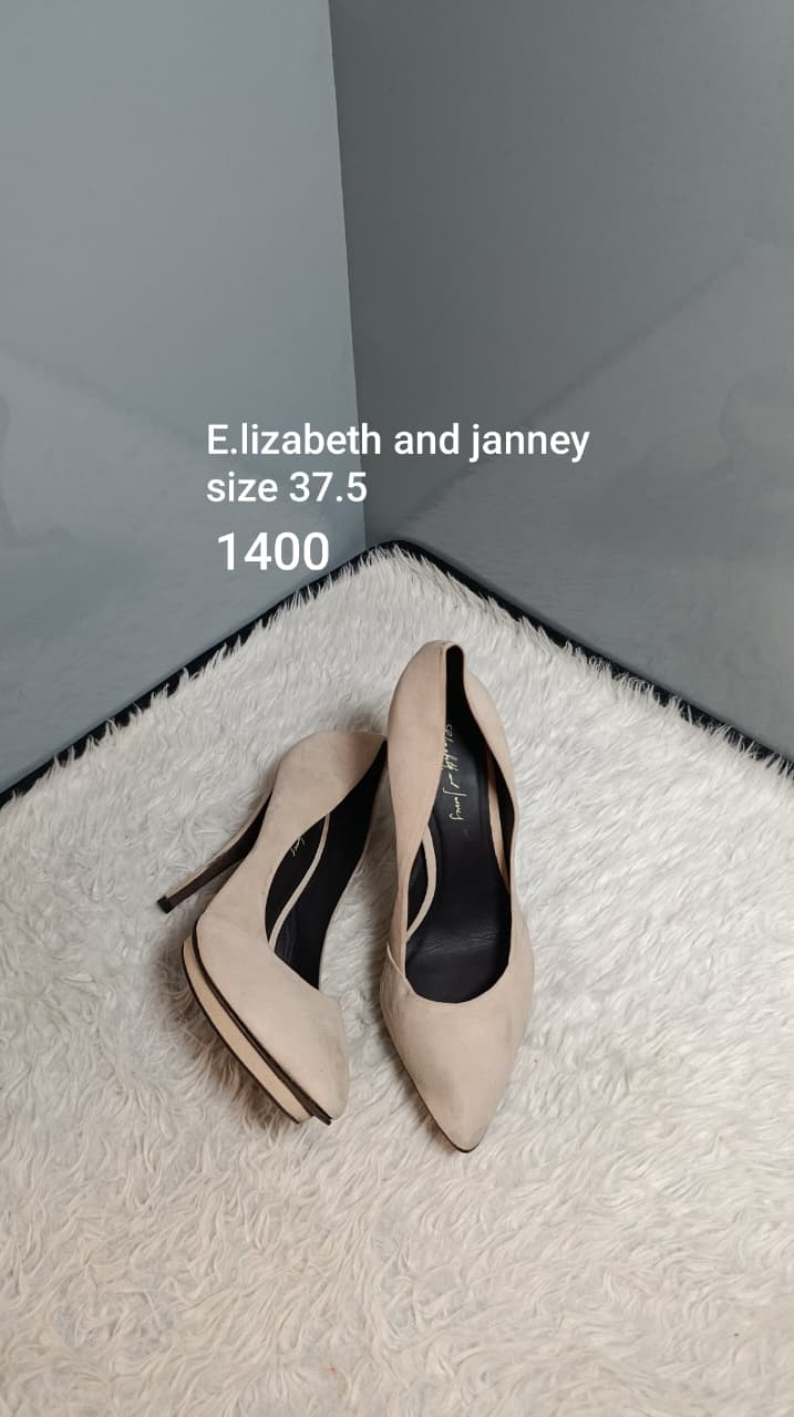 Elizabeth and janney 37.5
