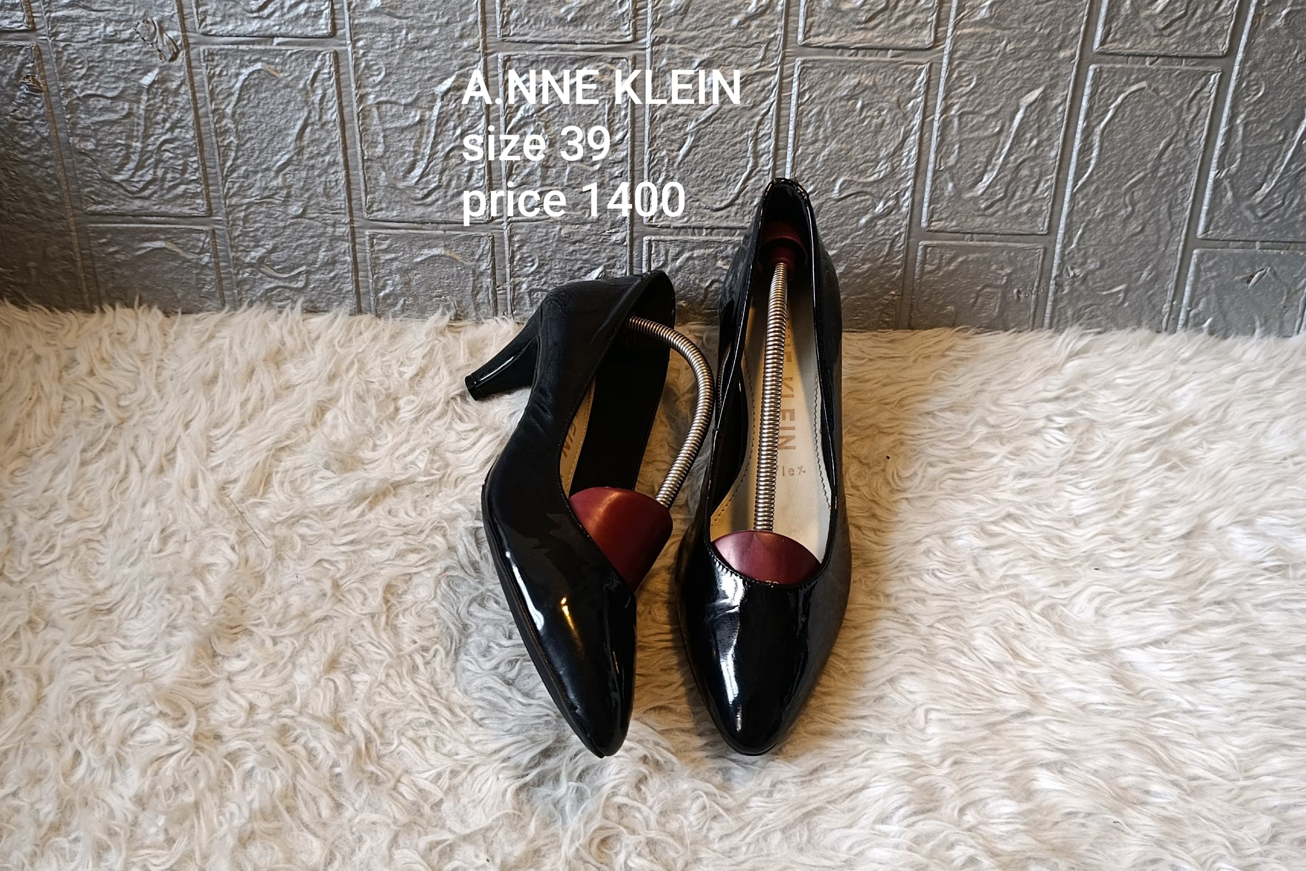 Anne Klein 39