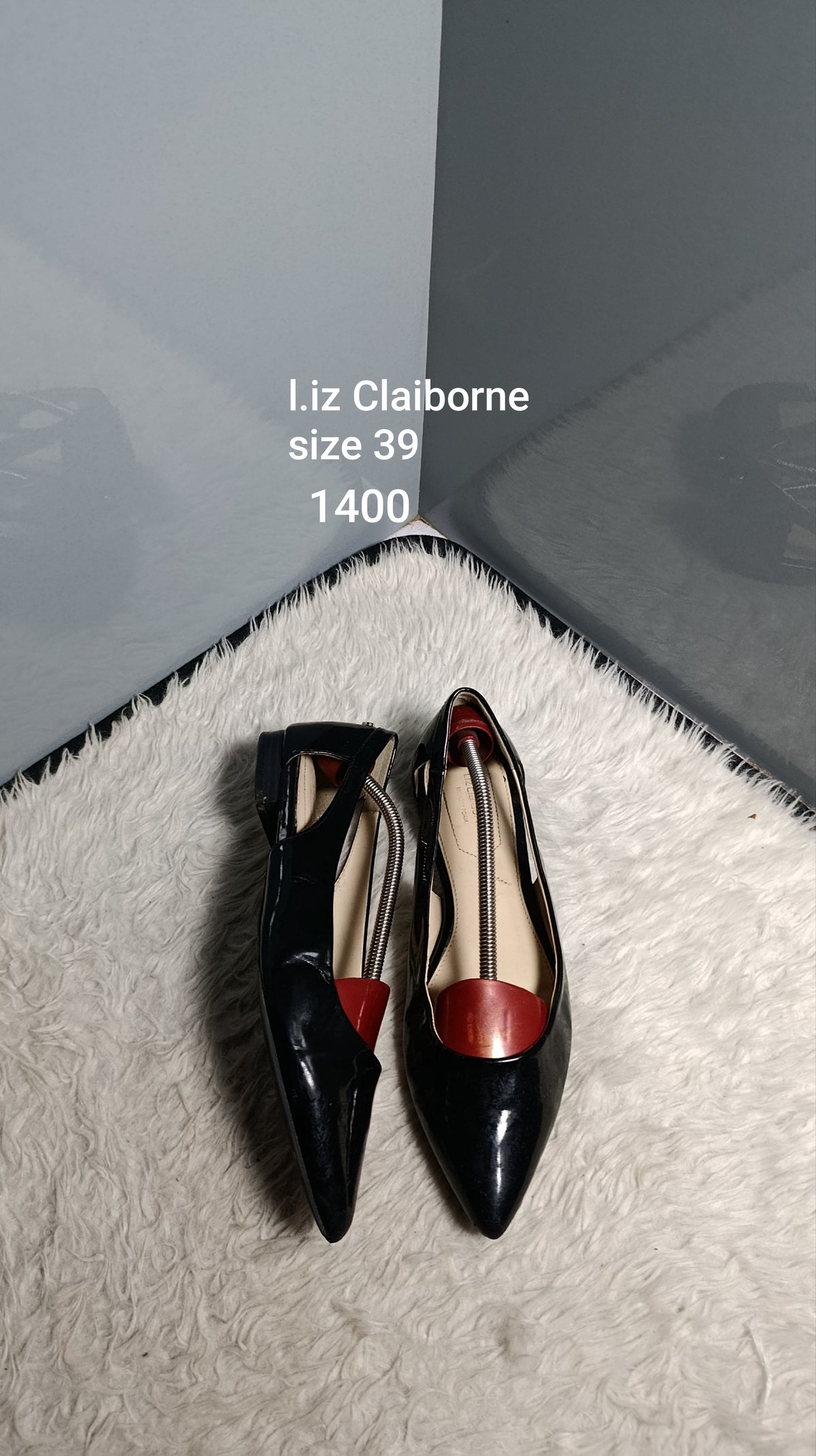 Liz Claiborne 39