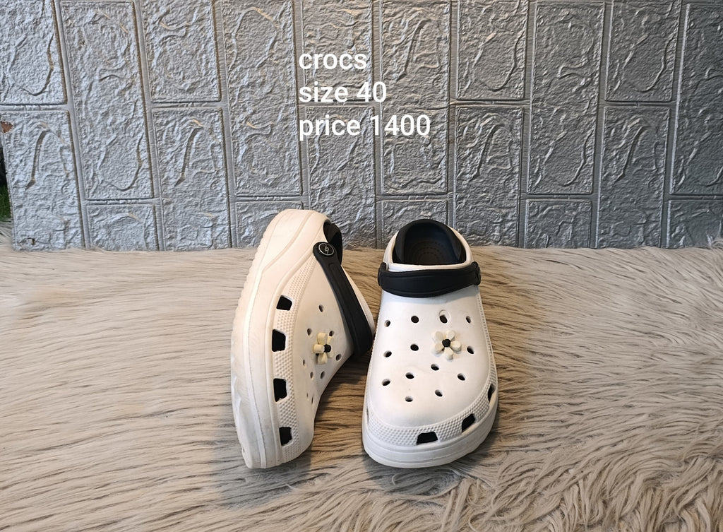 Crocs 40