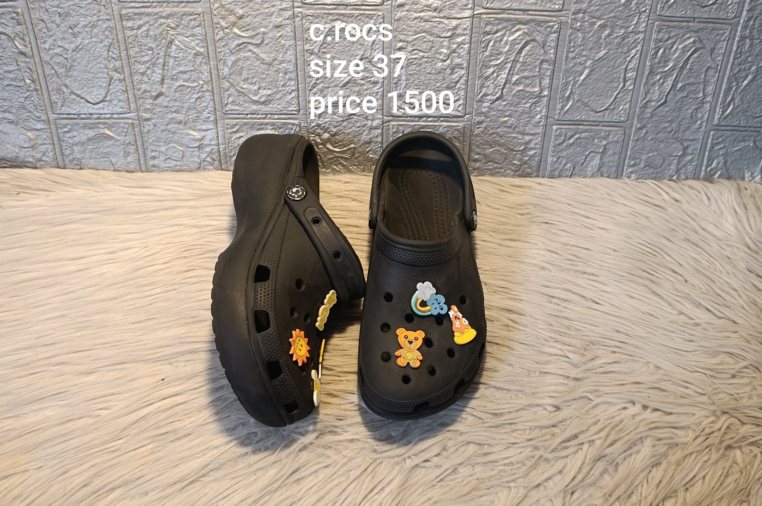 Crocs 37