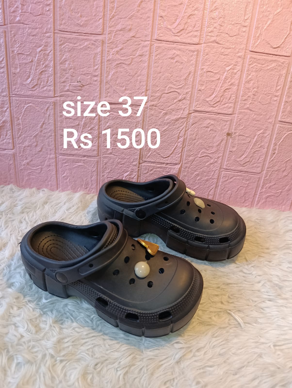 Crocs 37